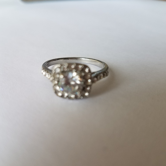 Beautiful white Crystal Zircon engagement ring! - Picture 7 of 7